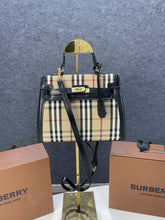 Burberr  y Title hand bag with folding box 323
