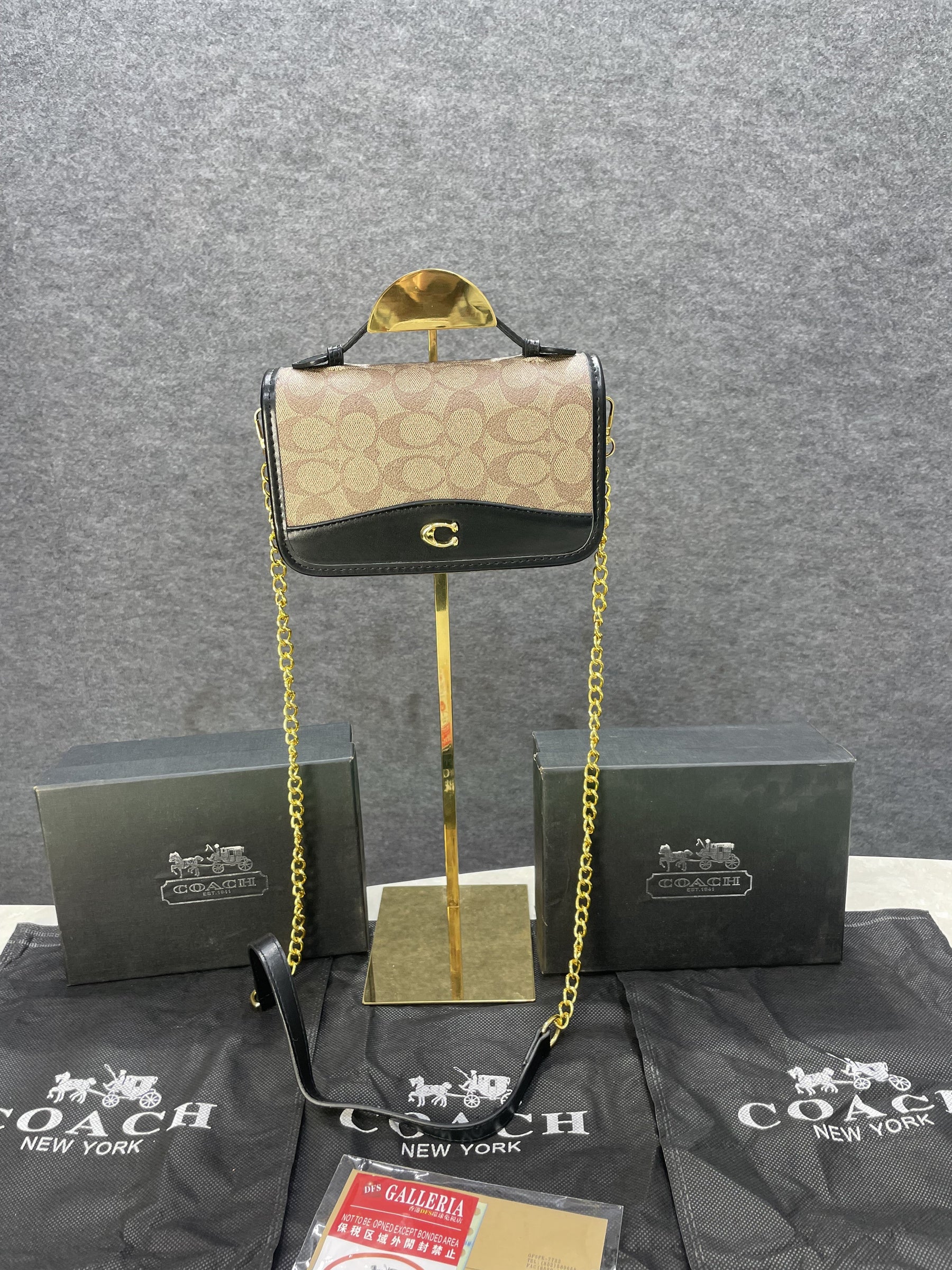 Coac  h Bea Crossbody medium bag with OG box 331