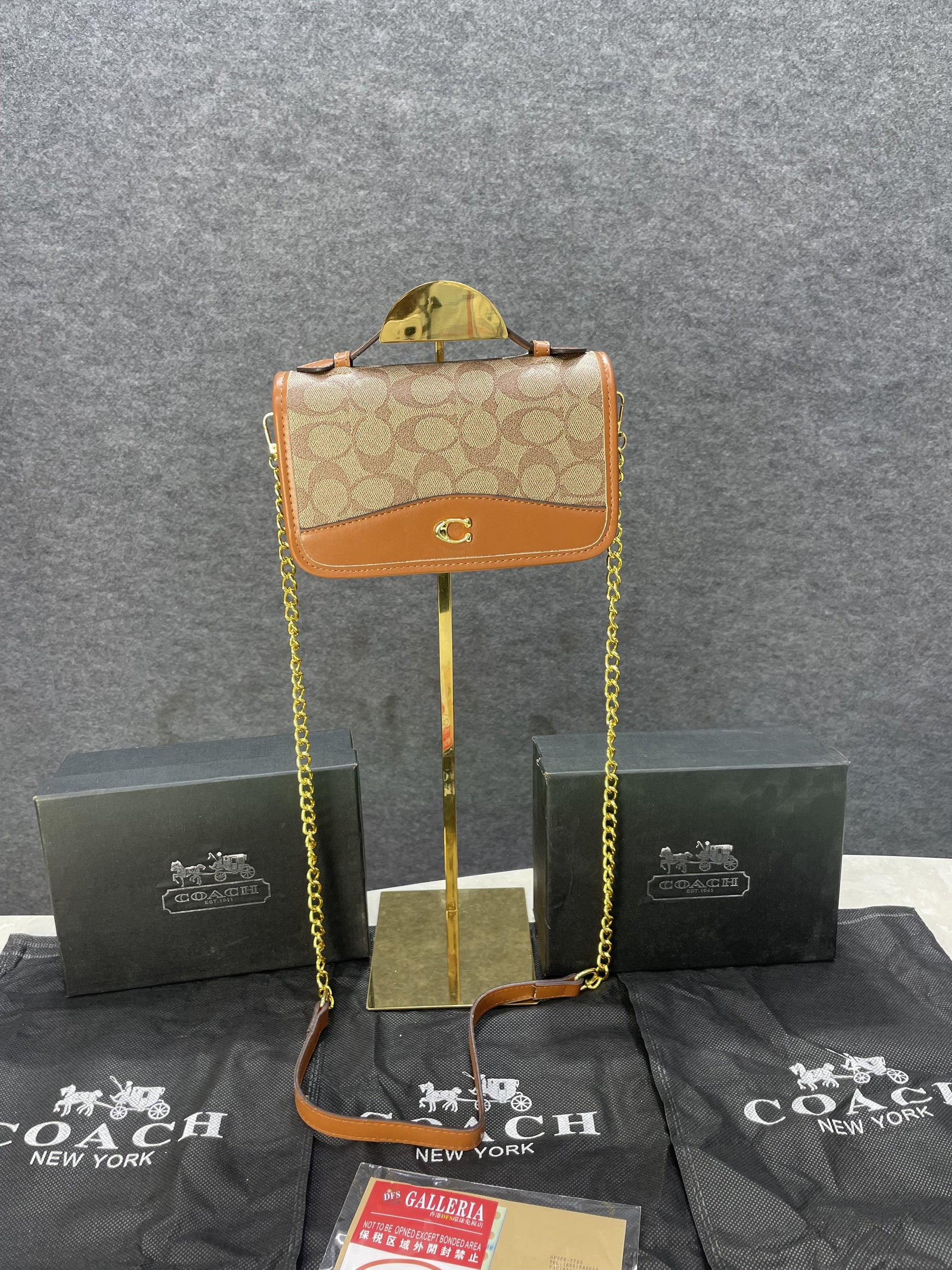Coac  h Bea Crossbody medium bag with OG box 334