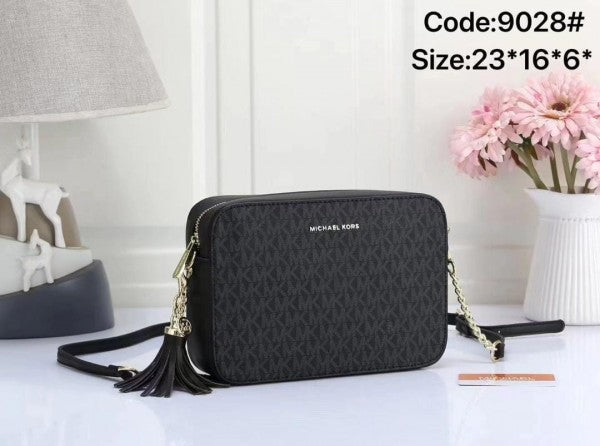 Michael  kors Jet Set Camera Bag With OG & Box Dust Bag (Black Black) 9028