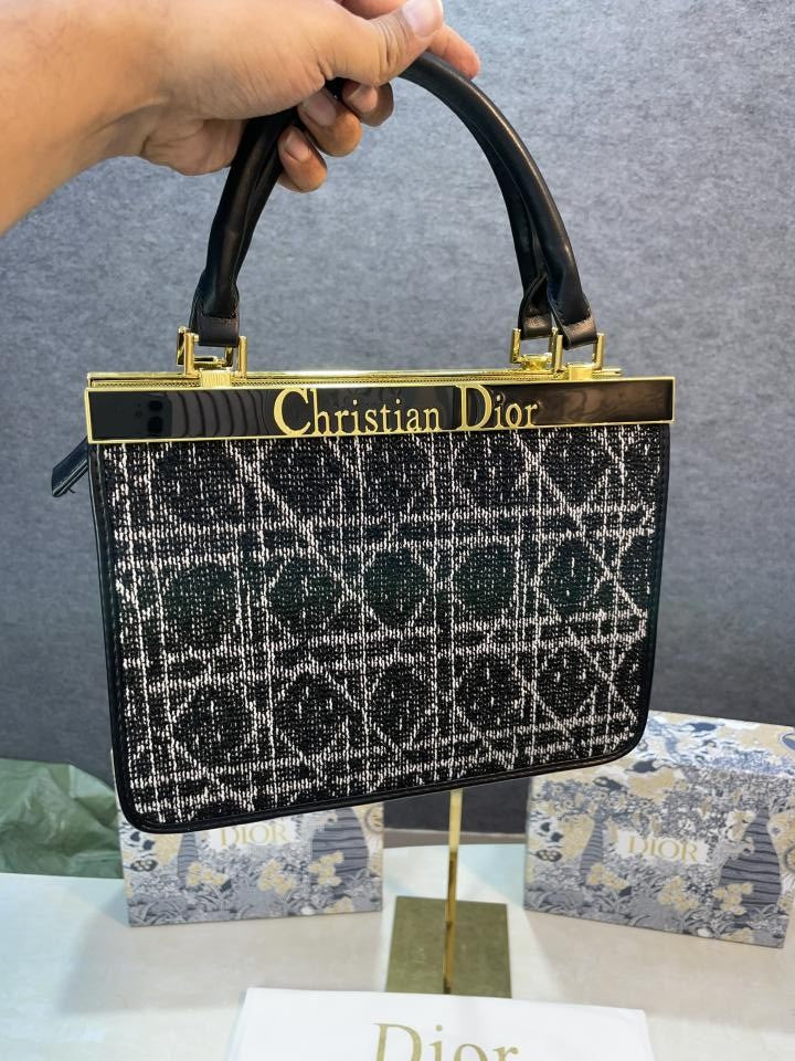 Christian Dio  R handbag with sling belt with box 409