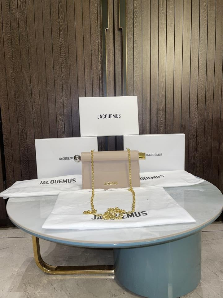 JACQUEMUS La Petite Pochette Rond Clutch Bag in Leather with box 465