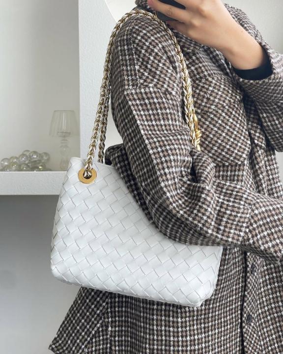 Bottega  Veneta  Andiamo  Small  Intrecciato Leather  Bag  Off  White  159