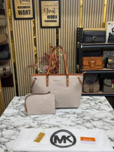 Michael  Kors Jet Set Travel Tote With Wallet (Beige)