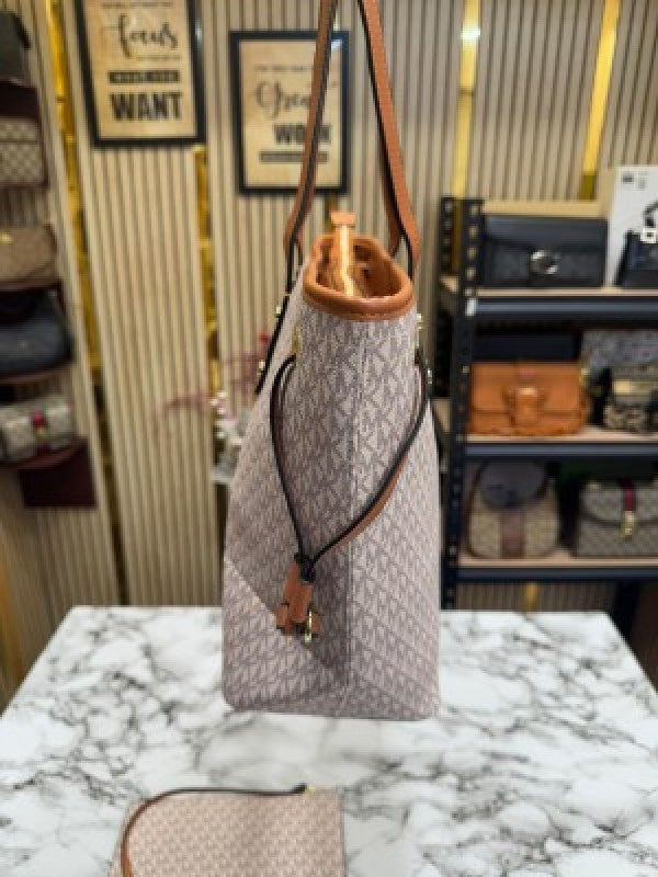 Michael  Kors Jet Set Travel Tote With Wallet (Beige)