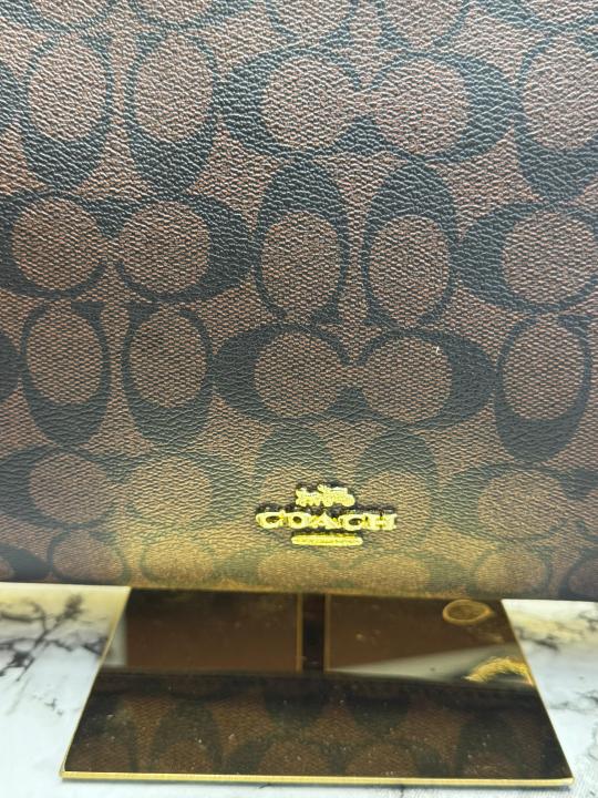 COAC  H SIGNATURE HANDBAG WITH OG BOX AND DUST BAG PREMIUM QUALITY