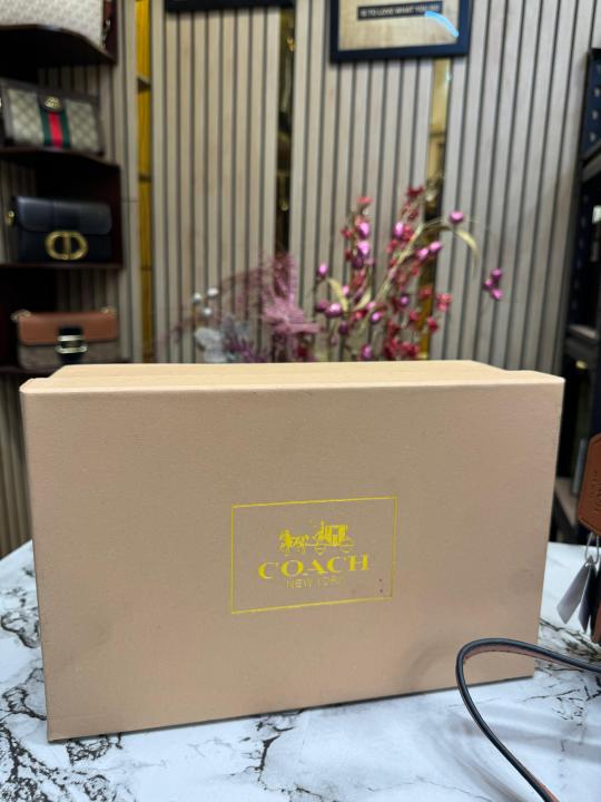 COAC  H SIGNATURE HANDBAG WITH OG BOX AND DUST BAG PREMIUM QUALITY