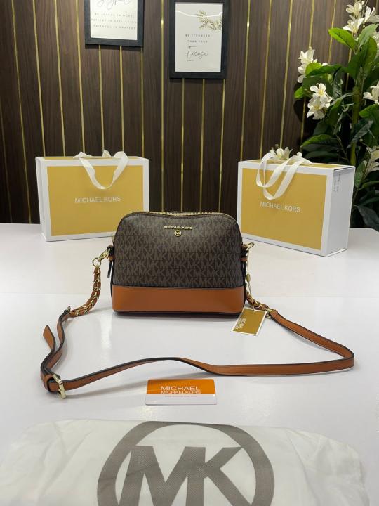Michael  kors dome crossbody bag with og box(23032 coffe  brown)