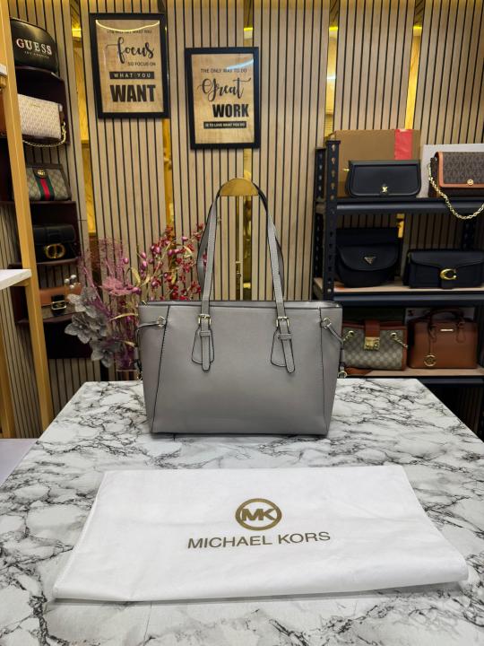 Michael  Kors Voyager Premium Quality Tote Bag With Dust Bag (Grey)