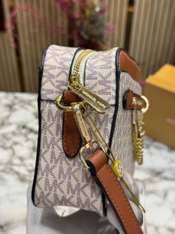 MICHAEL  KORS JET SET CAMERA CROSSBODY WITH SLING WITH OG BOX AND DUST BAG (BEIGE)