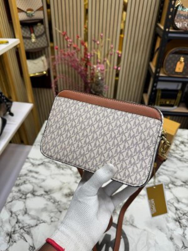 MICHAEL  KORS JET SET CAMERA CROSSBODY WITH SLING WITH OG BOX AND DUST BAG (BEIGE)