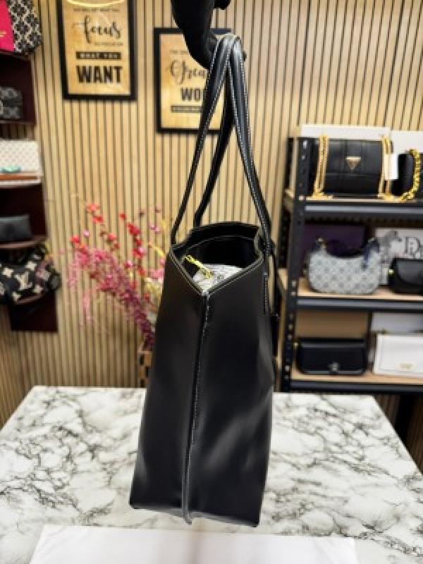 Burberr  y Tb Smooth Leather Tote Bag With Dust Bag (Black)