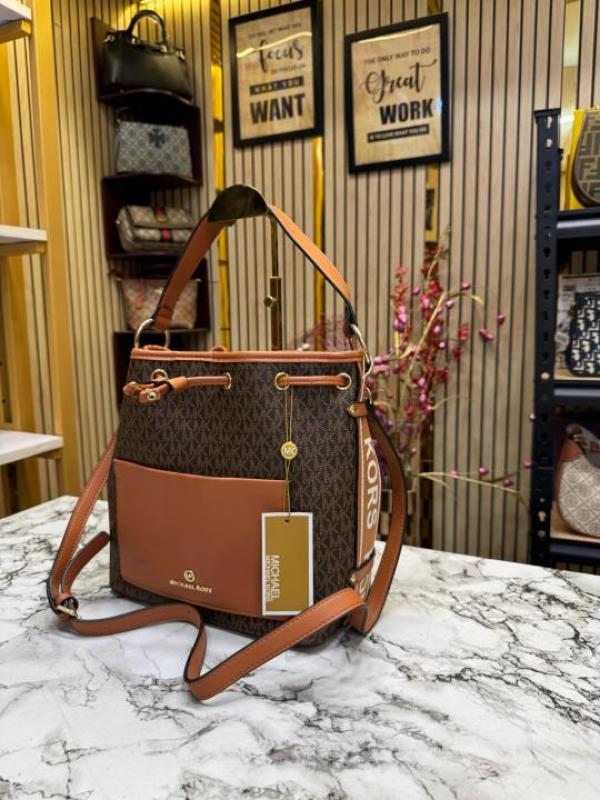 Michael  Kors  Maeve  Medium  Bucket  Bag  With  Dust  Bag  Coffee  Brown  100829