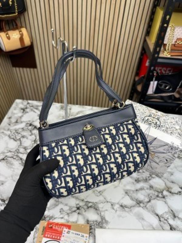 CHRISTIAN  DIOR  KEY  OBLIQUE  SMALL  BAG  WITH  OG  BOX  1162