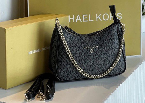 Michael  Kors  MK  Jet  Set  Charm  Small  Logo  Pochette  With  OG  Box  (5575  Black)