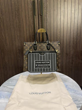 Louis  vuitton Tote bag with pouch 511