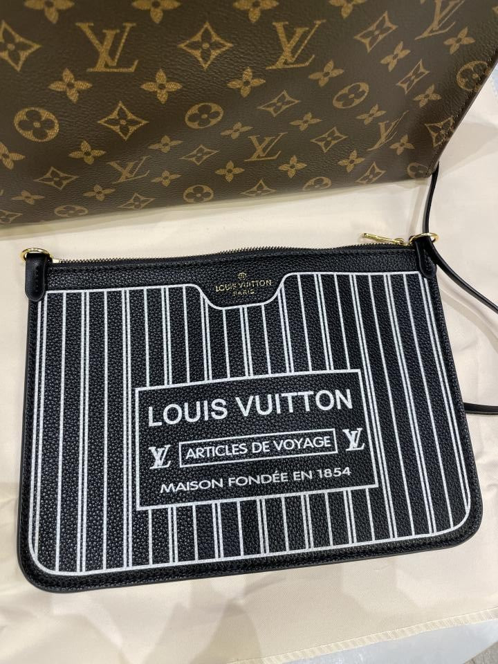 Louis  vuitton Tote bag with pouch 511