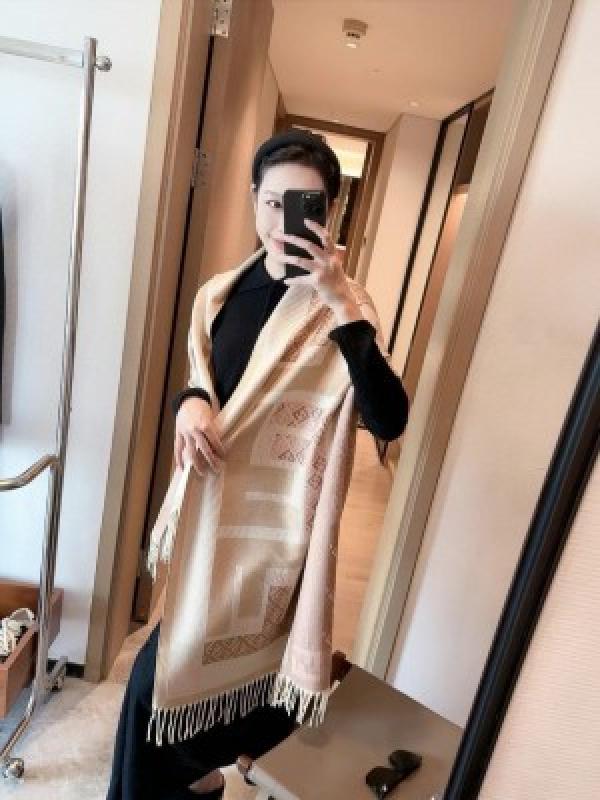 Fendi  Premium  Unisex  Woollen  Stole  withbox  1977