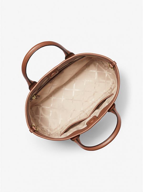 Michael  kors luisa Medium Logo with dust bag 5418
