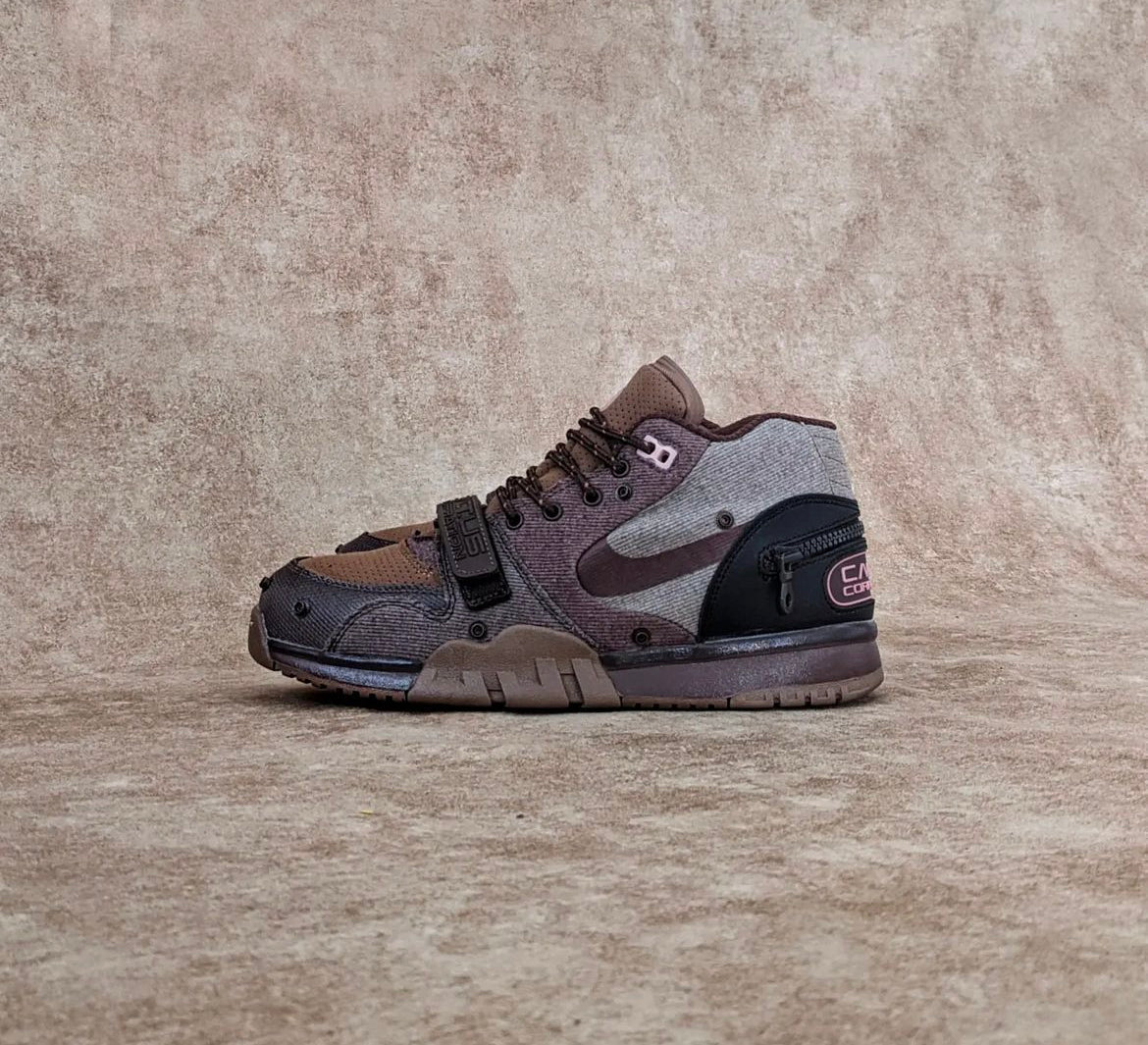 Air Trainer 1 SP x Travis Scott “Light chocolate”