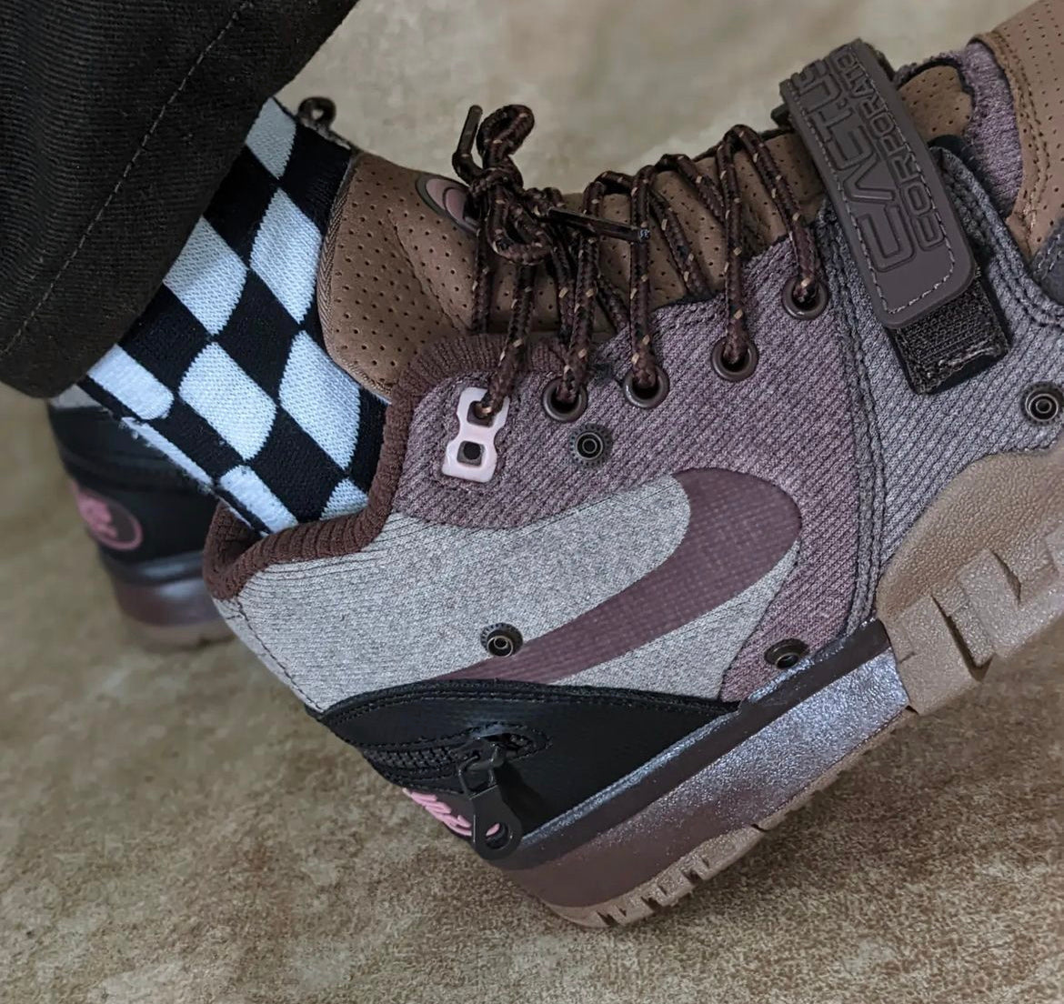Air Trainer 1 SP x Travis Scott “Light chocolate”