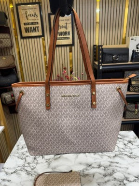 Michael  Kors Jet Set Travel Tote With Wallet (Beige)