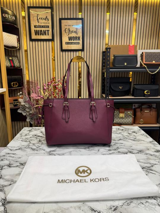 Michael  Kors Voyager Premium Quality Tote Bag With Dust Bag (Maroon)