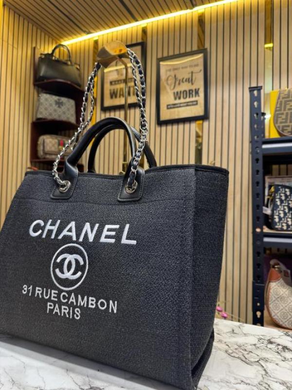 Chane  l paris rue cambon timeless tote bag (black)
