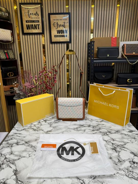 Michael  Kors Bag Shoulder Bag Leida MD Flap Chain (Beige)