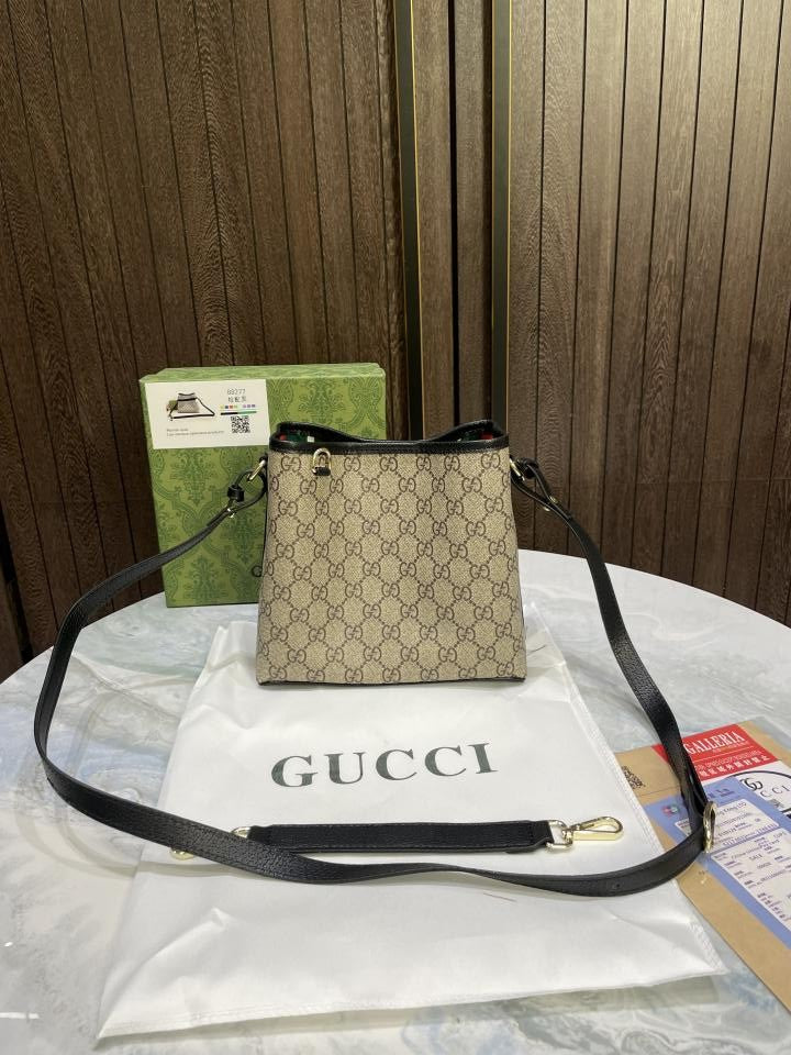 Gucc  i GG Emblem medium bucket bag with box 501