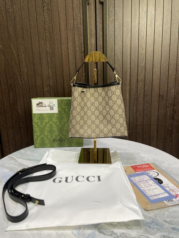 Gucc  i GG Emblem medium bucket bag with box 501
