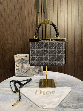 Christian Dio  R handbag with sling belt with box 408