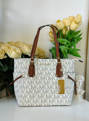 Michael  kors  voyager tote bag with dust bag (4616 biege )