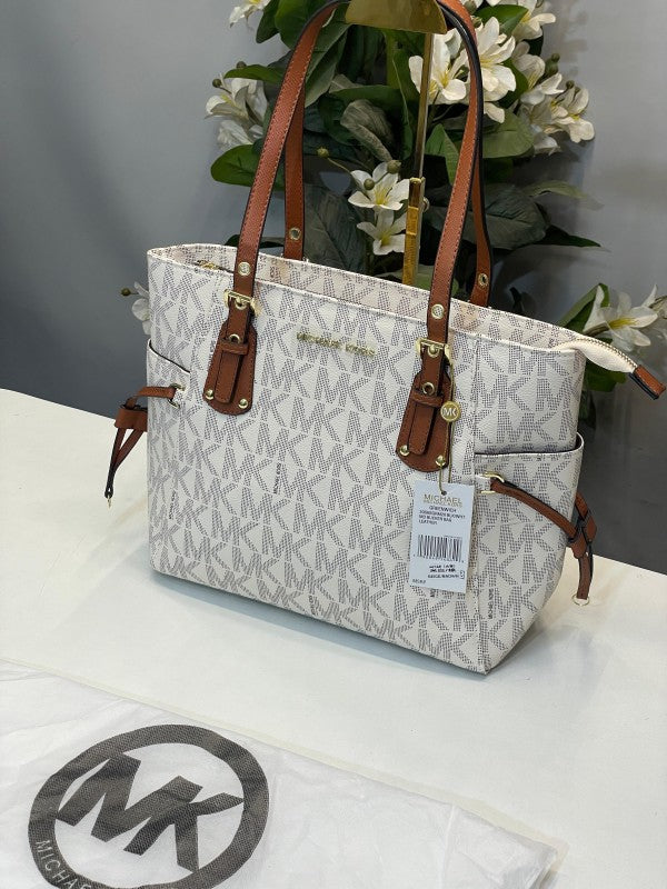 Michael  kors  voyager tote bag with dust bag (4616 biege )