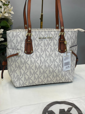 Michael  kors  voyager tote bag with dust bag (4616 biege )