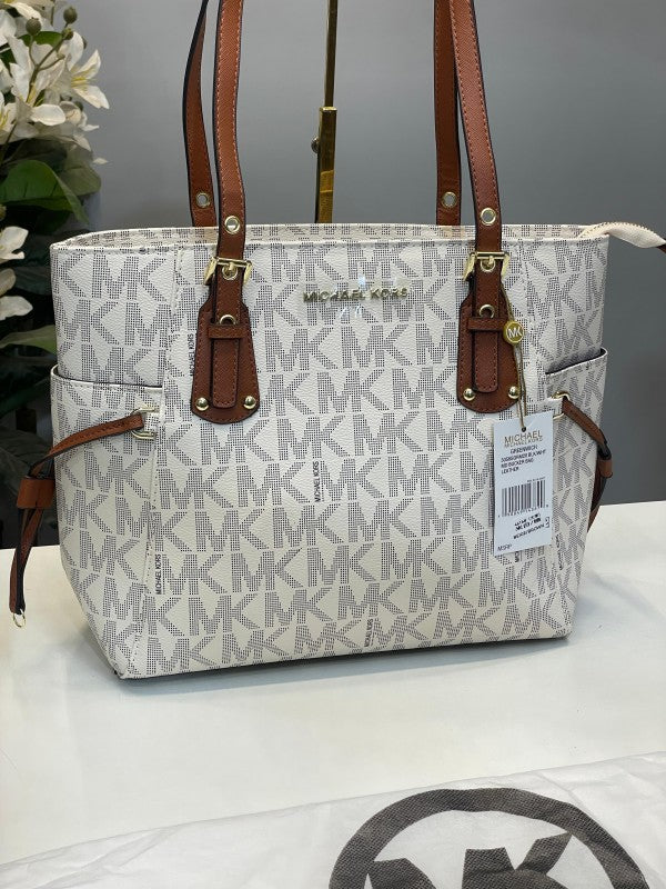 Michael  kors  voyager tote bag with dust bag (4616 biege )