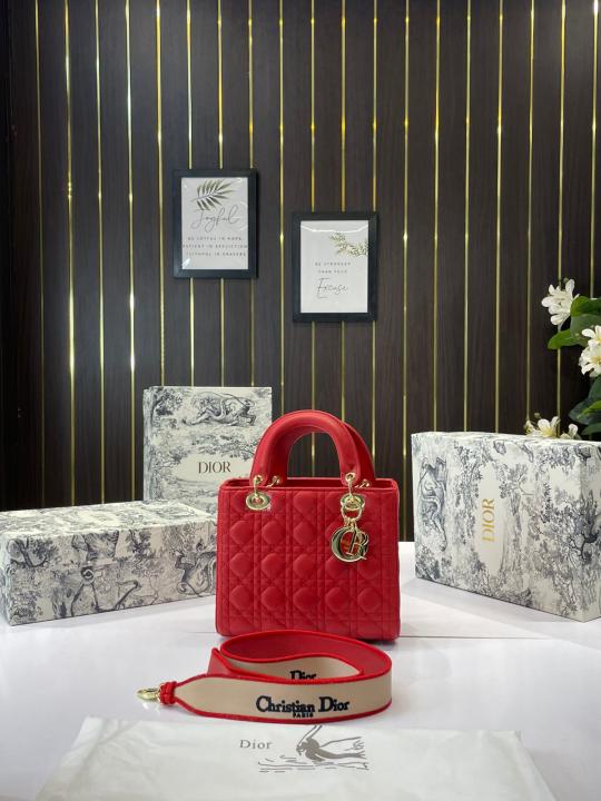 Lady  dior  signature  bag  with  og  box(8850 Red